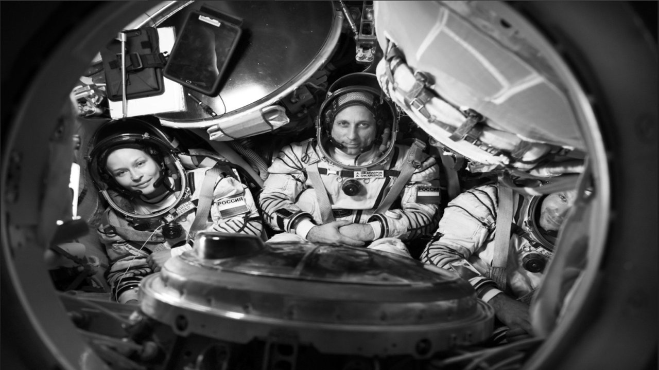 Новости о фильме «Вызов»: тренировка на тренажере корабля «Союз МС» и первые репетиции фильма
