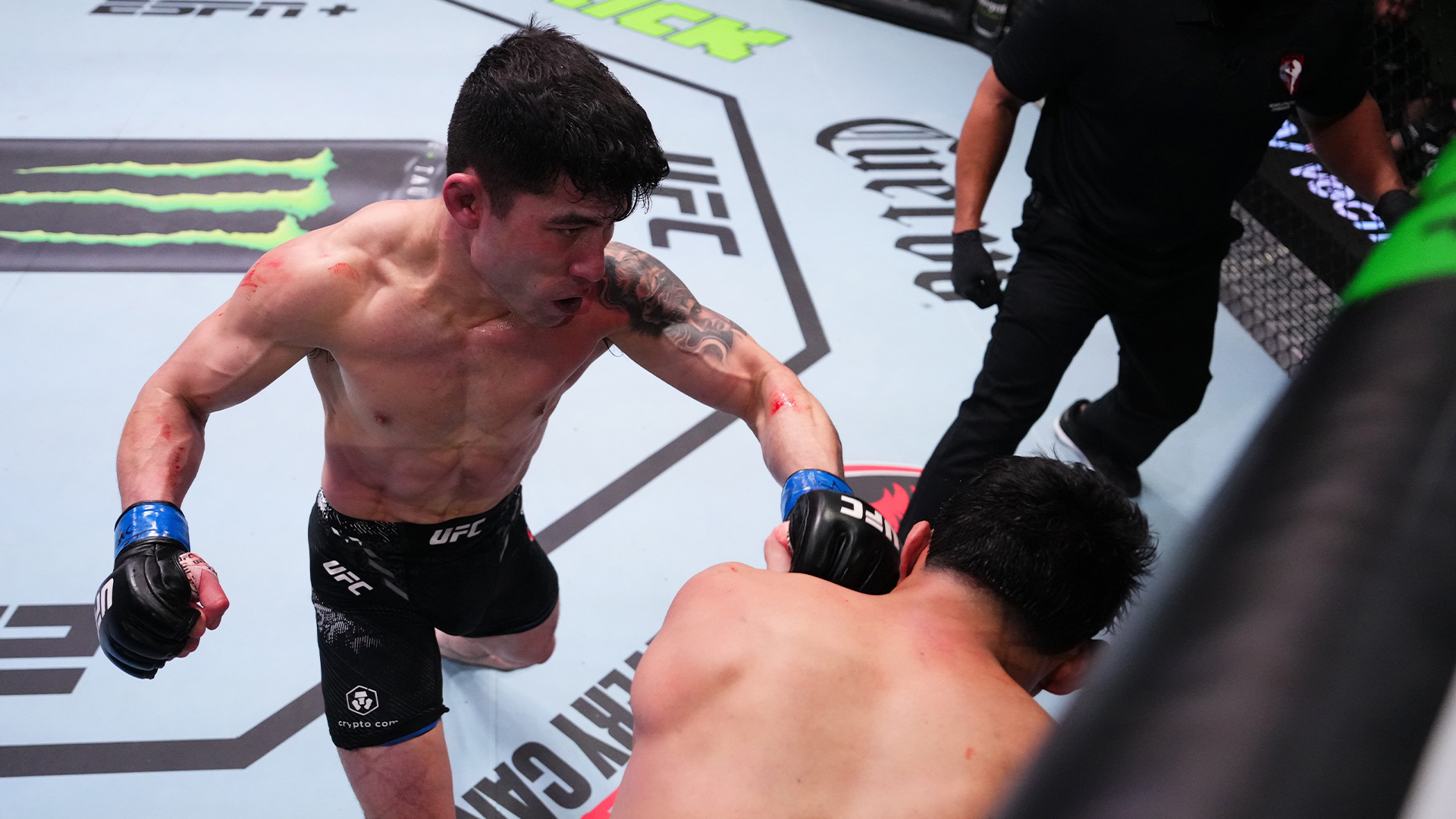 Капе проверит Алмабаева, Амиль покажет себя с Гомисом: ночной боевой турнир UFC Fight Night 253 на телеканале «МАТЧ!»