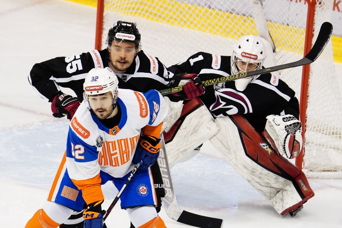 Фиаско «Металлурга» и «Динамо», «Рубин» и «СКА-Нева» сравнялись: продолжение матчей 1/8 Всероссийской хоккейной лиги на канале «Хоккей ТВ»