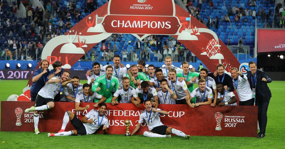 На стадионе и у телеэкранов