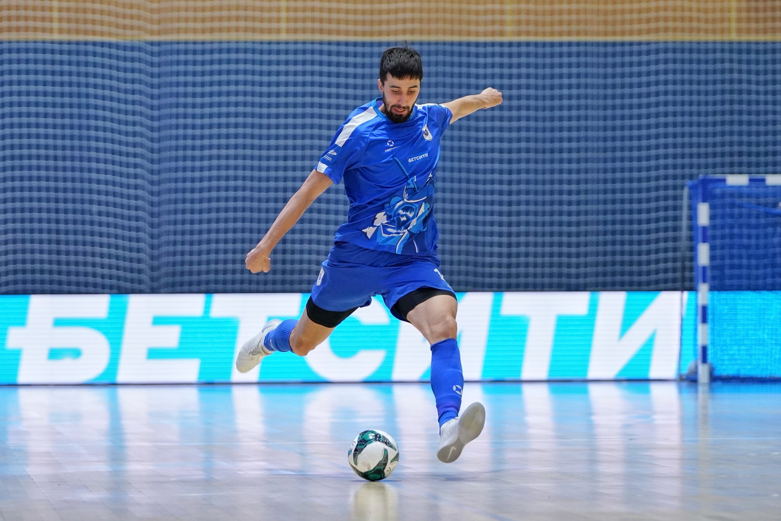 «Синара» – «Ухта», «Газпром-Югра» – «Торпедо», «Сибиряк» – КПРФ и другие игры 6-го тура футзальной суперлиги на каналах «Мяч», «ТВ Спорт» и «Триколор Спорт»
