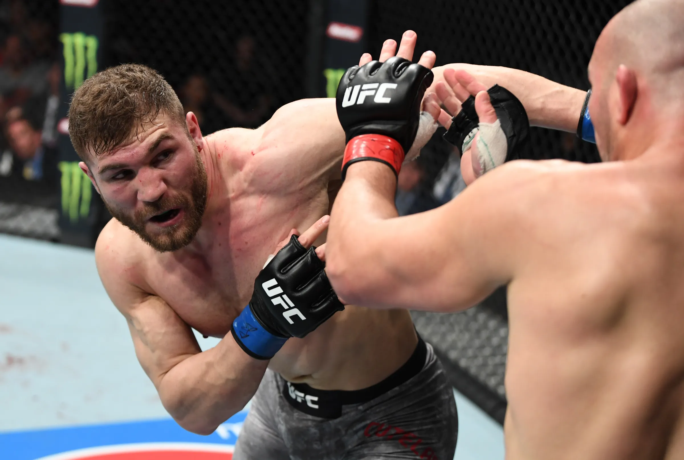 Эмметт против Вальехоса, Лемос и Робертсон все же подерутся, Куцелаба выскочит на Си: ночью включаем турнир UFC Fight Night 269 на канале «МАТЧ!»