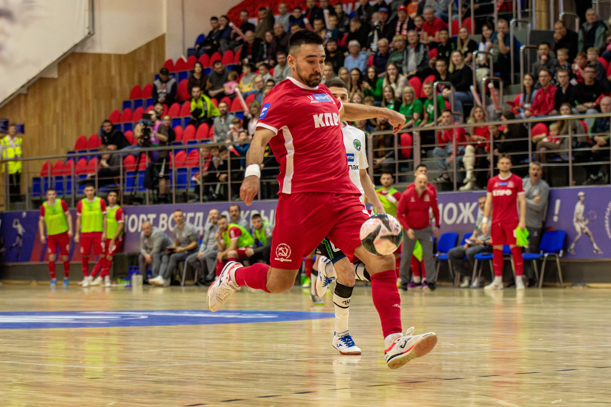 Сибирское дерби «Газпром-Югра» – «Тюмень», чемпион в Липецке, схватка в Питере: игры 10-го тура футзальной суперлиги на каналах «Мяч», «ТВ Спорт» и «Триколор Спорт»