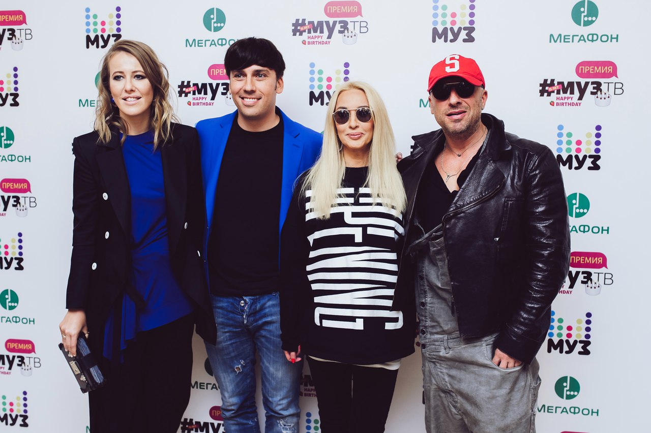 Подпевая хиты 