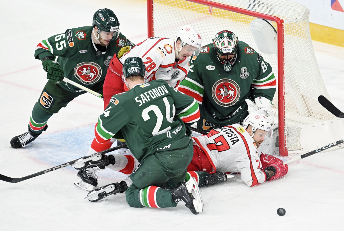 «Сибирь» творит сенсацию с «Салаватом Юлаевым», «Автомобилист» бьется с «Ак Барсом»: не пропустите последние матчи 1/8 КХЛ на телеканале «МАТЧ!»