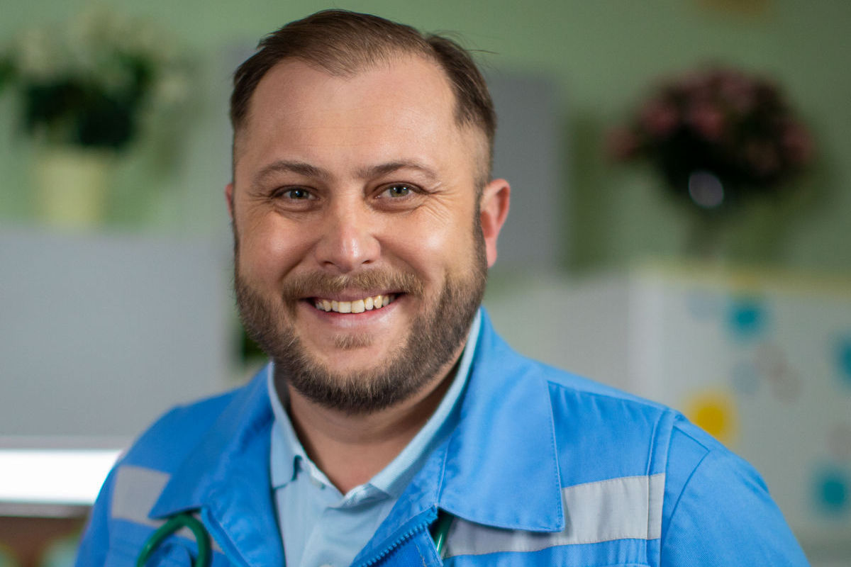 «Любезничать не обязаны»: актер Степан Куликов о новом сезоне «Скорой помощи» и медиках в реальной жизни