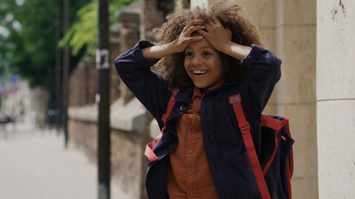 Впечатлить своего ребенка: в российский прокат выходит французская семейная комедия «Суперпапочка»