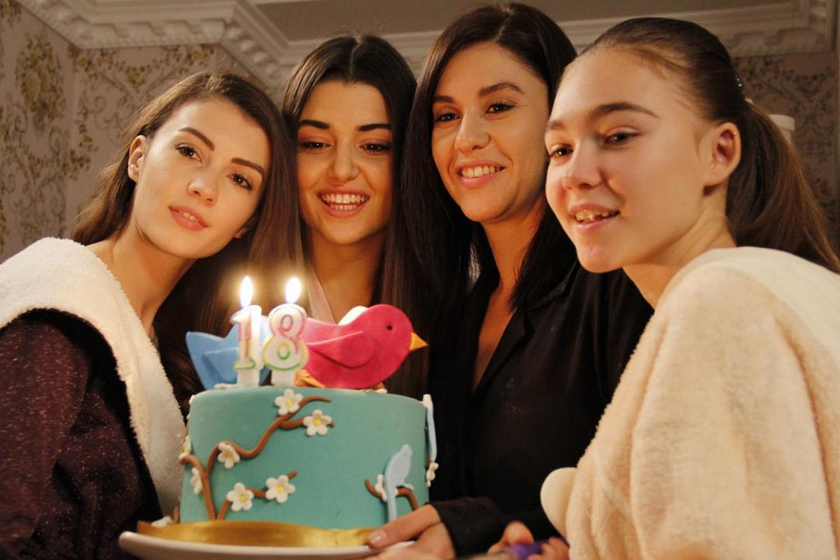 Любовь победит: телеканал «Романтичное» покажет турецкий сериал с Ханде Эрчел «Дочери Гюнеш»