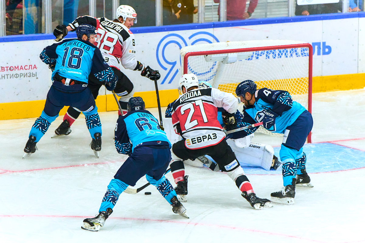 Новые битвы Всероссийской хоккейной лиги на каналах «Хоккей ТВ» и «Триколор Спорт»