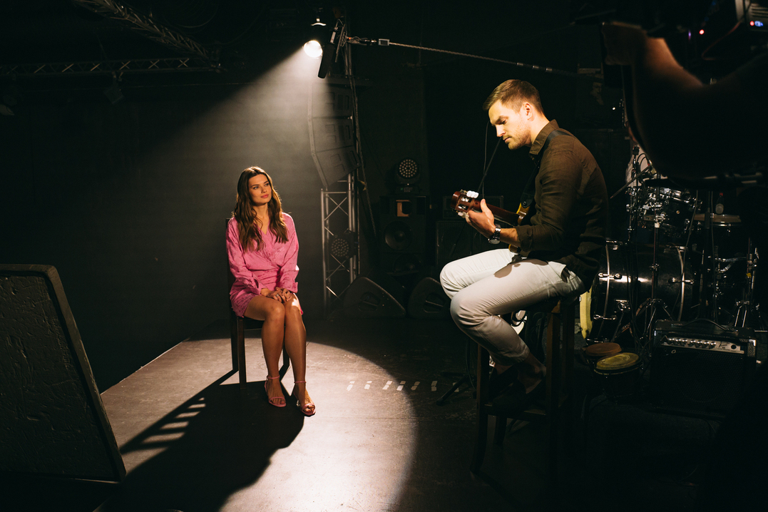 Москва vs Стамбул: главные отличия российской версии и оригинального турецкого хита «Постучись в мою дверь»