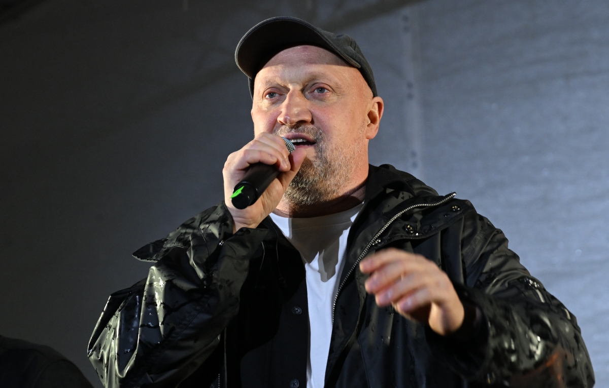 Под рабочим названием «18 –»: Гоша Куценко снимет фильм о «вечных детях», основанный на реальных судьбах