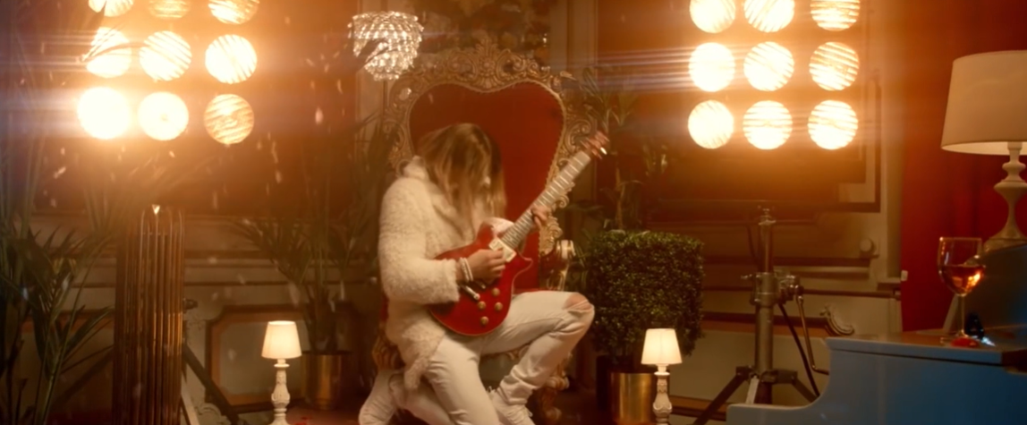 Тернистый путь рок-звезд: смотрите комедию «Успех» на телеканале «Дом кино Премиум» с  Юлией Снигирь и Романом Курцыным