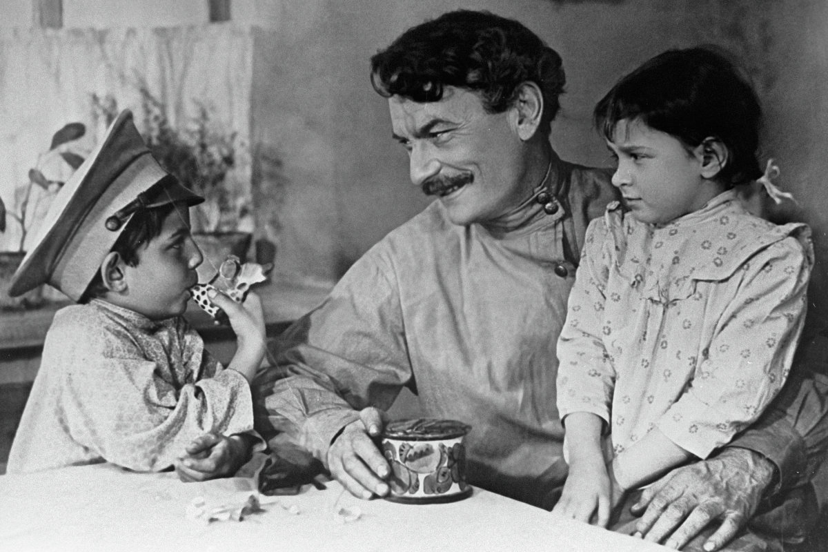 Любовь, война, мир, революция: в пятницу смотрим легендарную эпопею «Тихий Дон» на канале «Любимое»