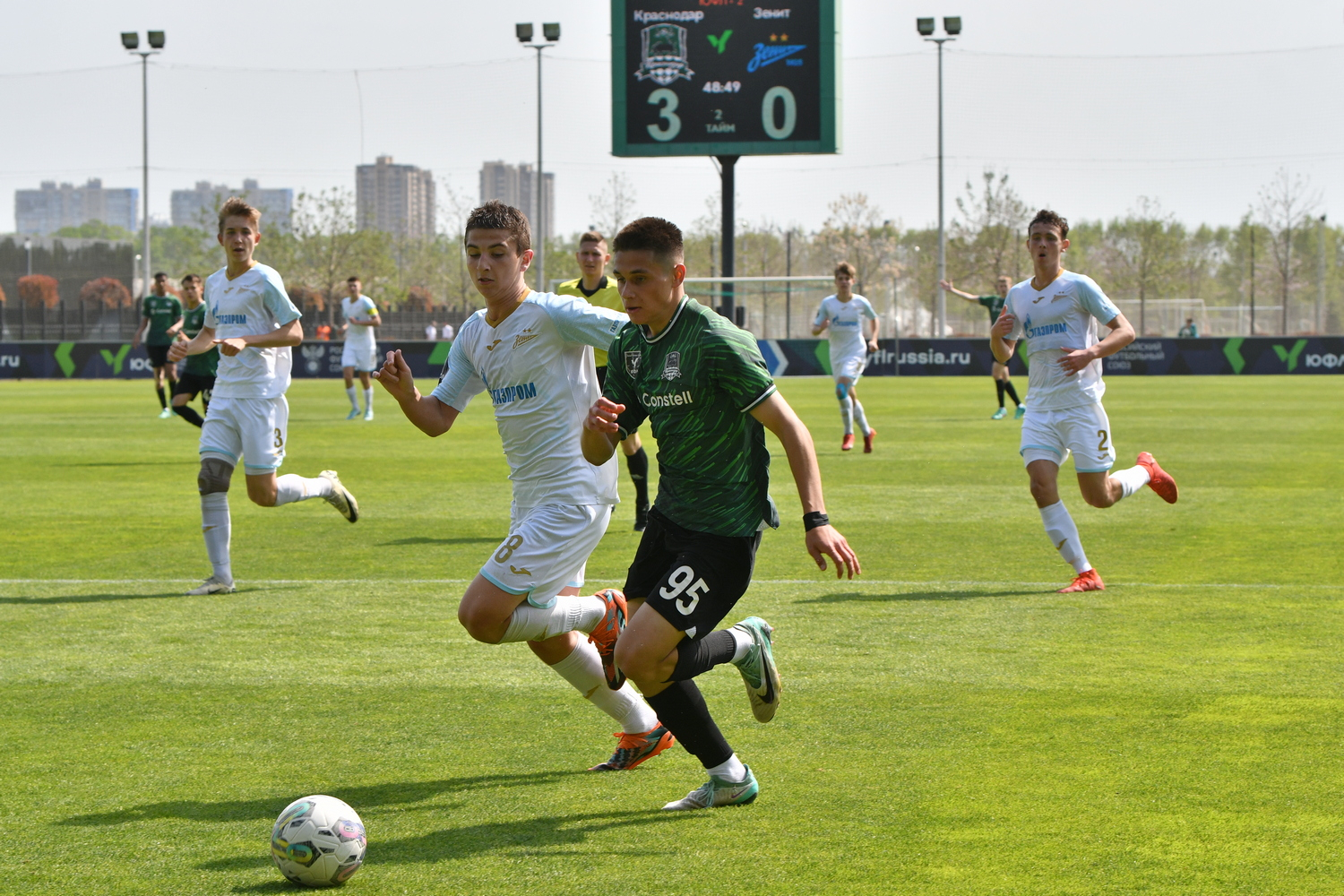 «Локомотив» против крутого «Краснодара», «Мастер-Сатурн» принимает «Строгино»: не пропускаем футбольные трансляции ЮФЛ на каналах «Футбольный» и «Спортивный»