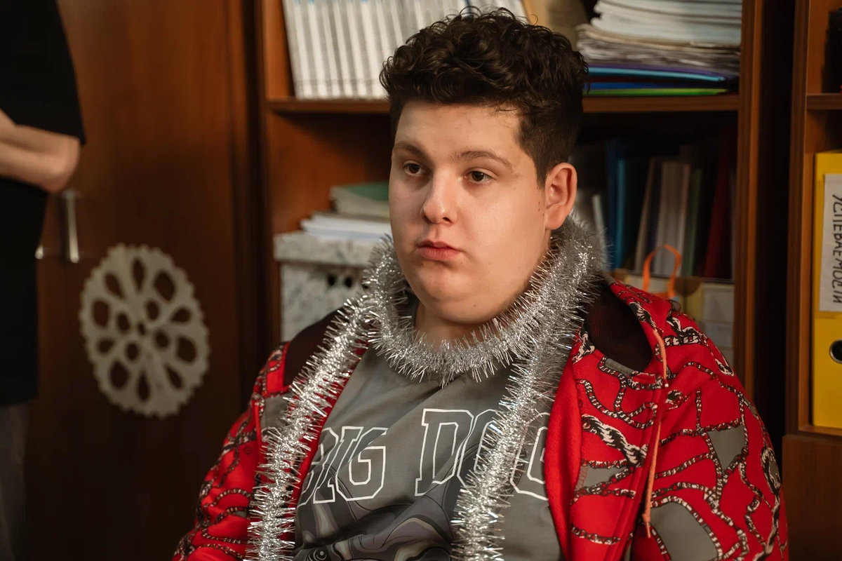 «Надо учиться лучше меня!»: Григорий Дудник – о драке с учительницей, учебе и съемках сериала «Вечерняя школа» на СТС