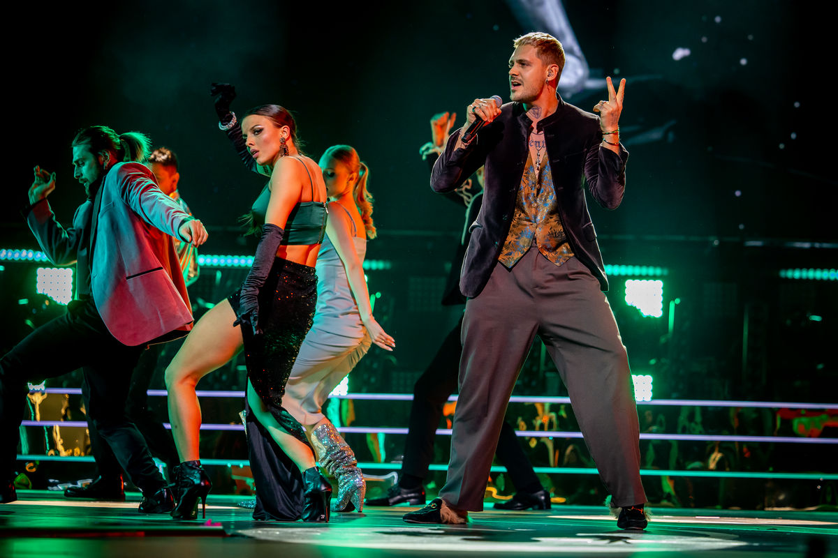 Добро пожаловать на ТВ: в Сети стартует новый сериал «Дайте шоу!» об изнанке шоу-бизнеса и скандалах