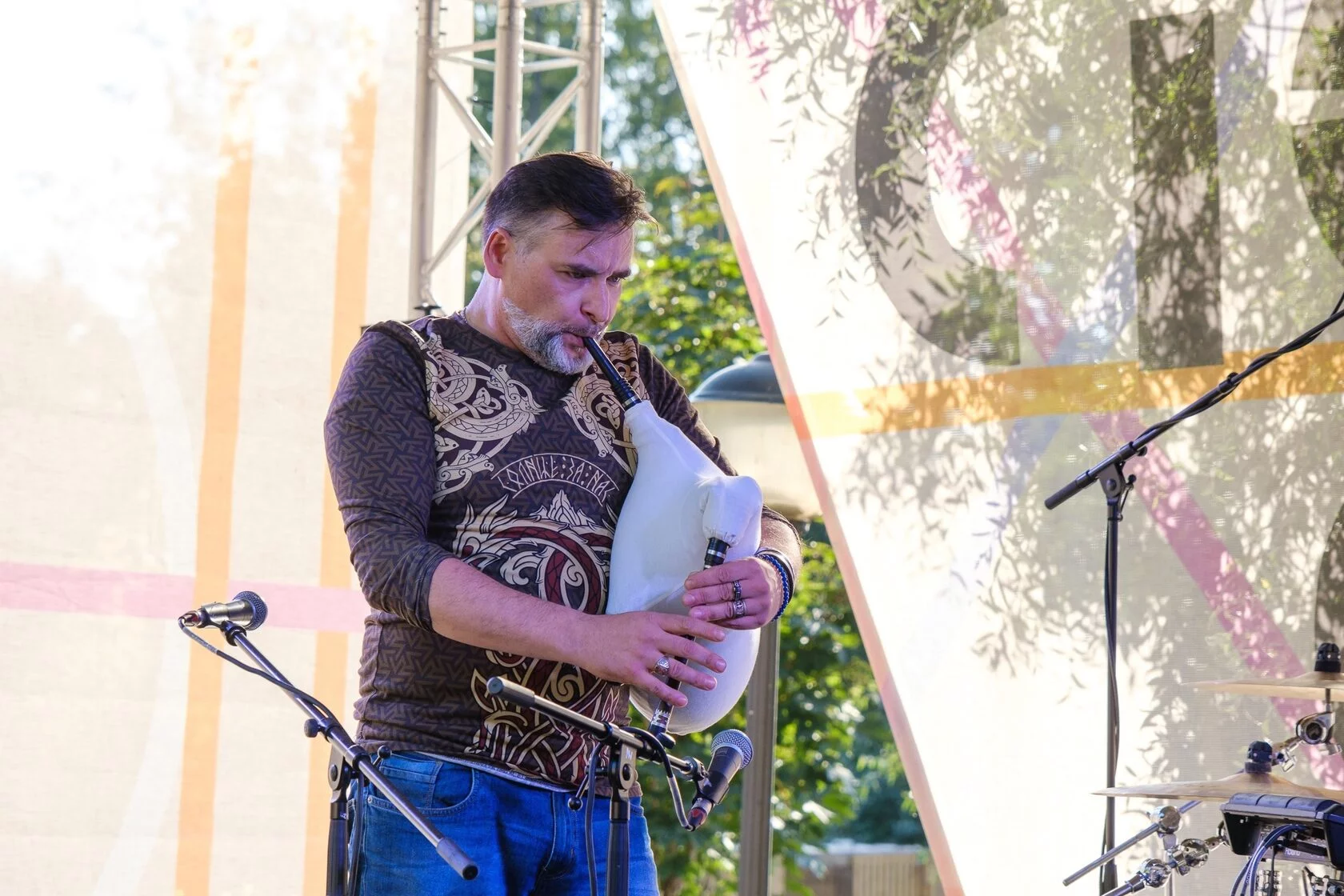 Фудкорты, модные показы и музыка: что будет на мультикультурном фестивале «Стороны света»