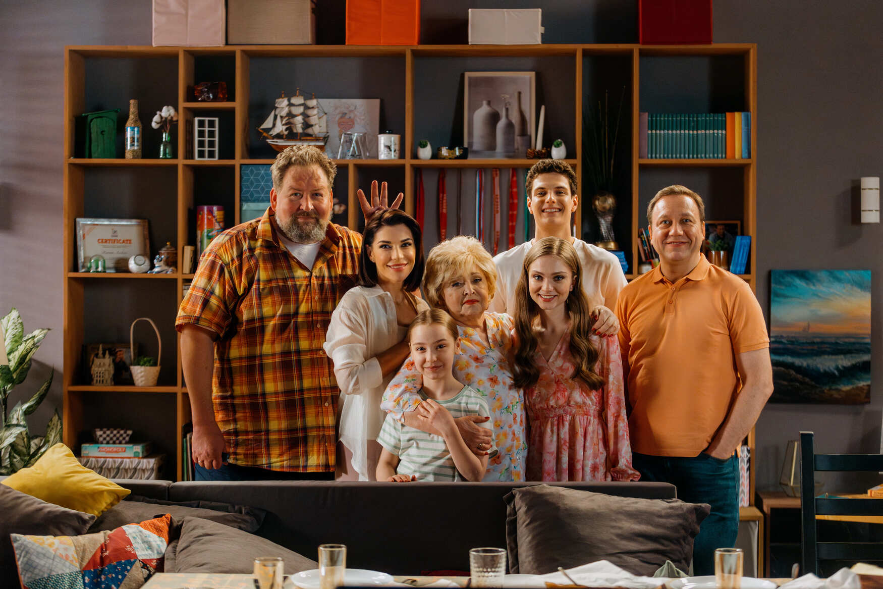 Спин-офф «Ворониных»: телеканал СТС назвал дату премьеры ситкома «Костя – Вера»