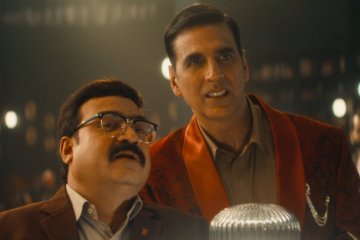 В наш прокат выходит индийская комедия «Джолли 3» о конфликте двух адвокатов, носящих одинаковое прозвище