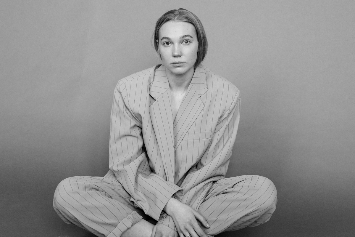 Главная героиня «БИХЭППИ»: о счастье 30-летних, работе с Шамилем Хаматовым и женской неустроенности