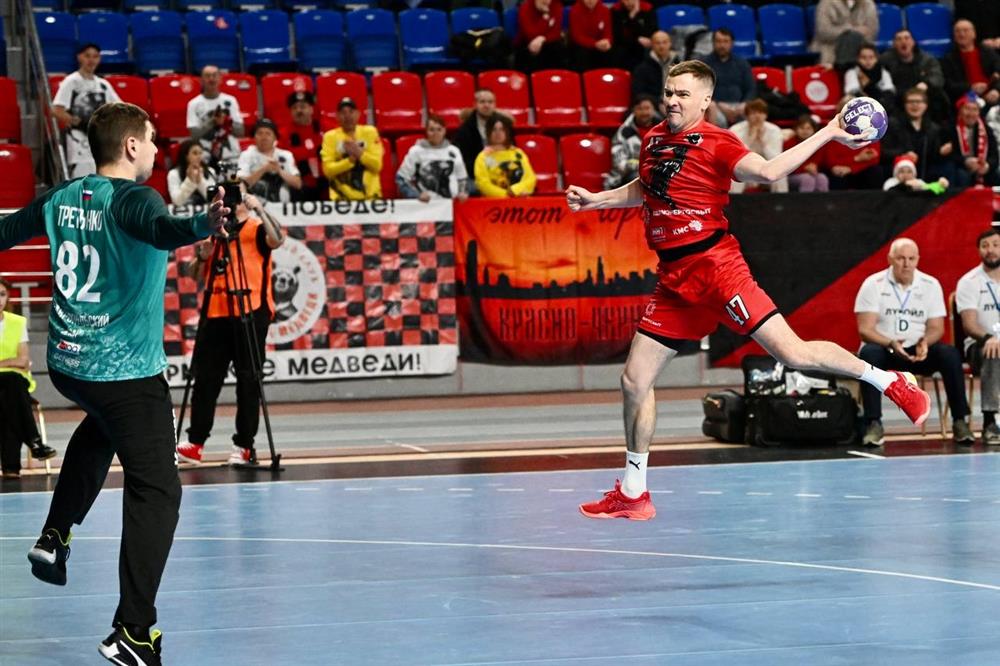 Схватка в Ставрополе и «косолапое» сражение: смотрим матч гандбольной суперлиги «ВиктОр» – «СГАУ-Саратов» и «Чеховские Медведи» – «Пермские Медведи» на канале «Мяч»