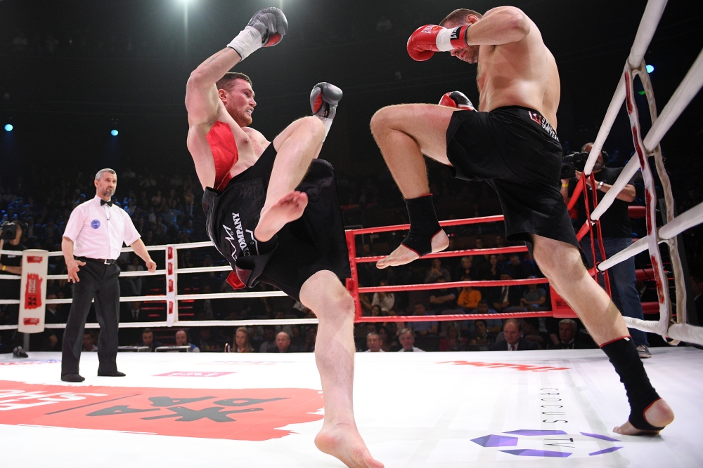 В прямом эфире: Триколор покажет финальные поединки чемпионата и первенства России по кикбоксингу