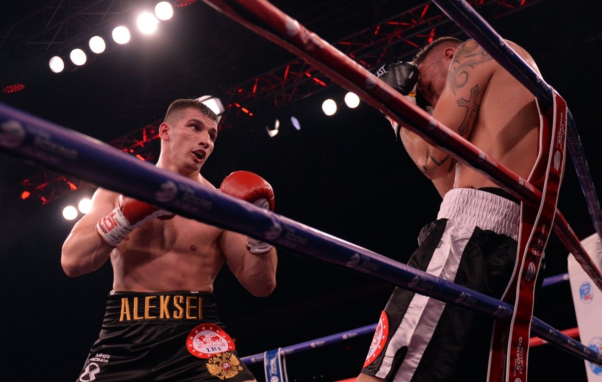 Папин выйдет на Фогума, Гончаров против Харди: смотрим звёздный бокс в «Бойцовском клубе» на РЕН ТВ