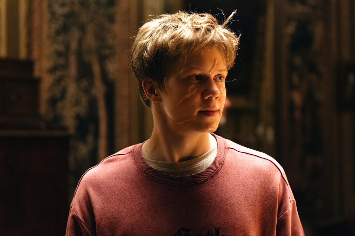 START представил тизер-сцену с новой внешностью Женька из «Вампиров средней полосы»