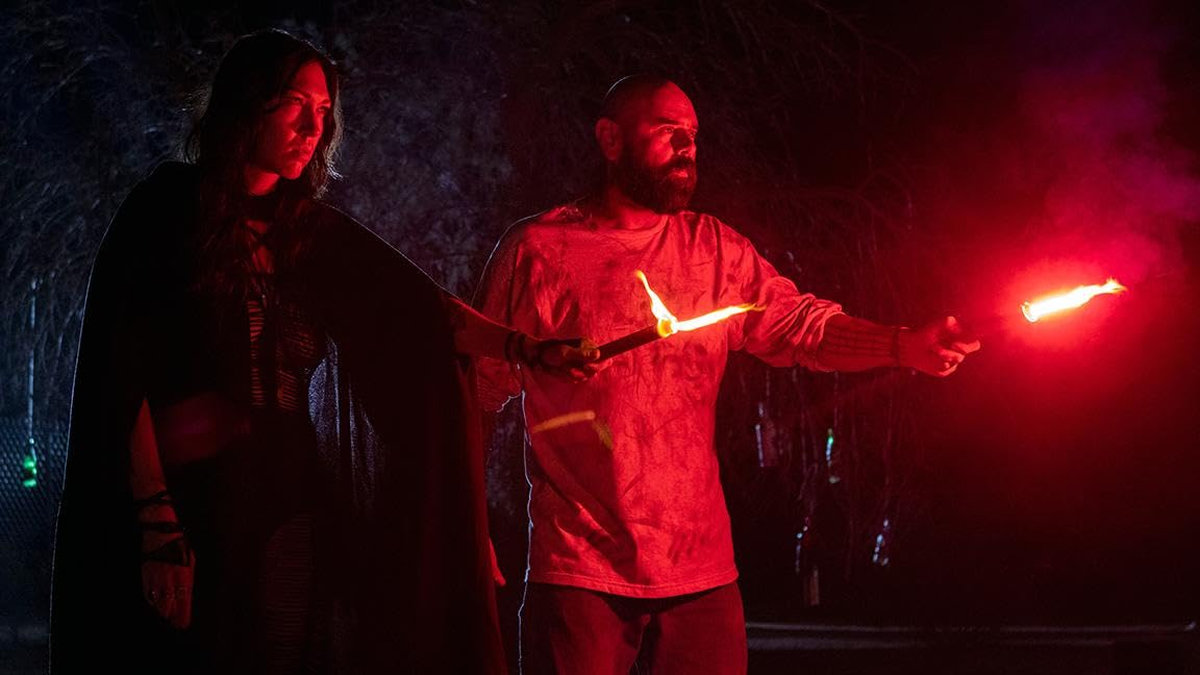 Фильм ужасов «Ночь мести» на канале «Шокирующее» рассказывает о столкновении отшельника с бандой оккультистов-изуверов