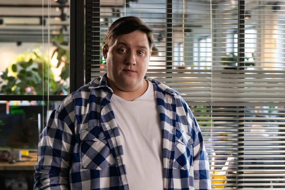 Сбросить вес и старую жизнь: ТНТ снимает комедийный сериал «Большой человек»