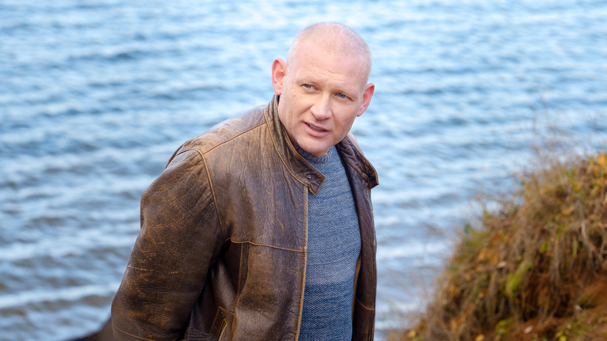 «Хочет обрести любовь, но остается один»: Андрей Фролов – о своем герое в сериале «Зов русалки» ТВ-3, мистике и детективе