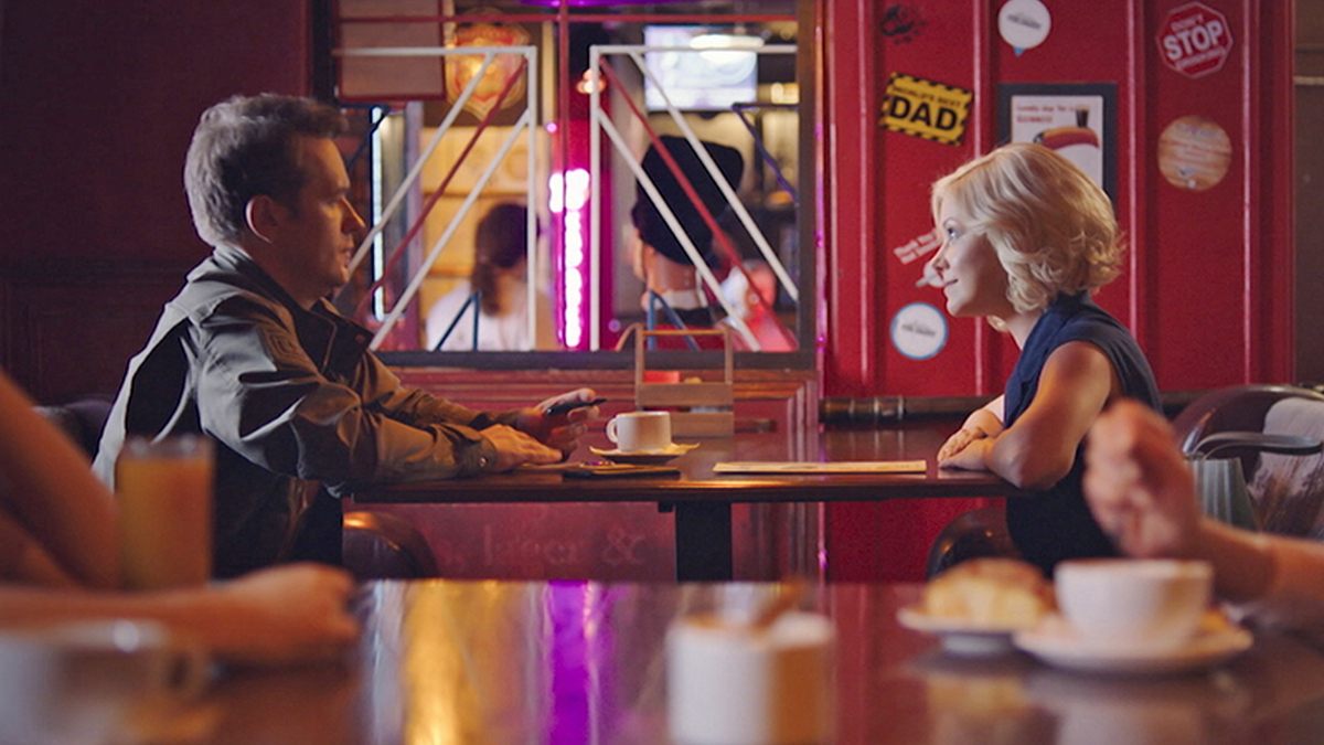 Премьеры на уик-энд: канал «ТВ Центр» покажет два новых детектива «Прогулки со смертью» и «Танцы на песке»