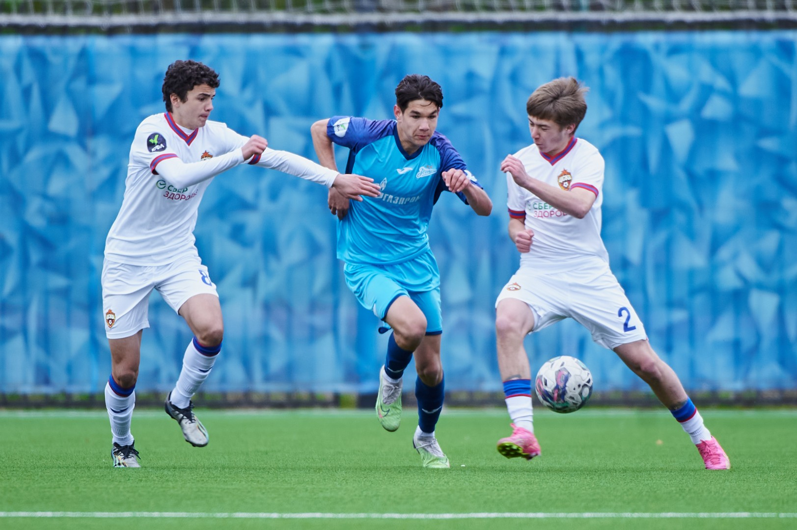 Главное дерби Москвы: смотрим футбольные трансляции матчей ЮФЛ ЦСКА – «Спартак» на каналах «Мяч» и «Игра HD»