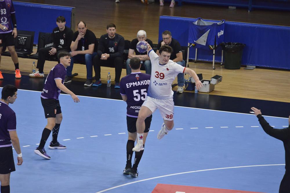 Встречи чемпионов и открытия сезона: смотрим матчи гандбольной суперлиги «Чеховские Медведи» – «Зенит» и «МССУОР № 2 Академия» – «ВиктОр» на каналах «Мяч» и «ТВ Спорт»
