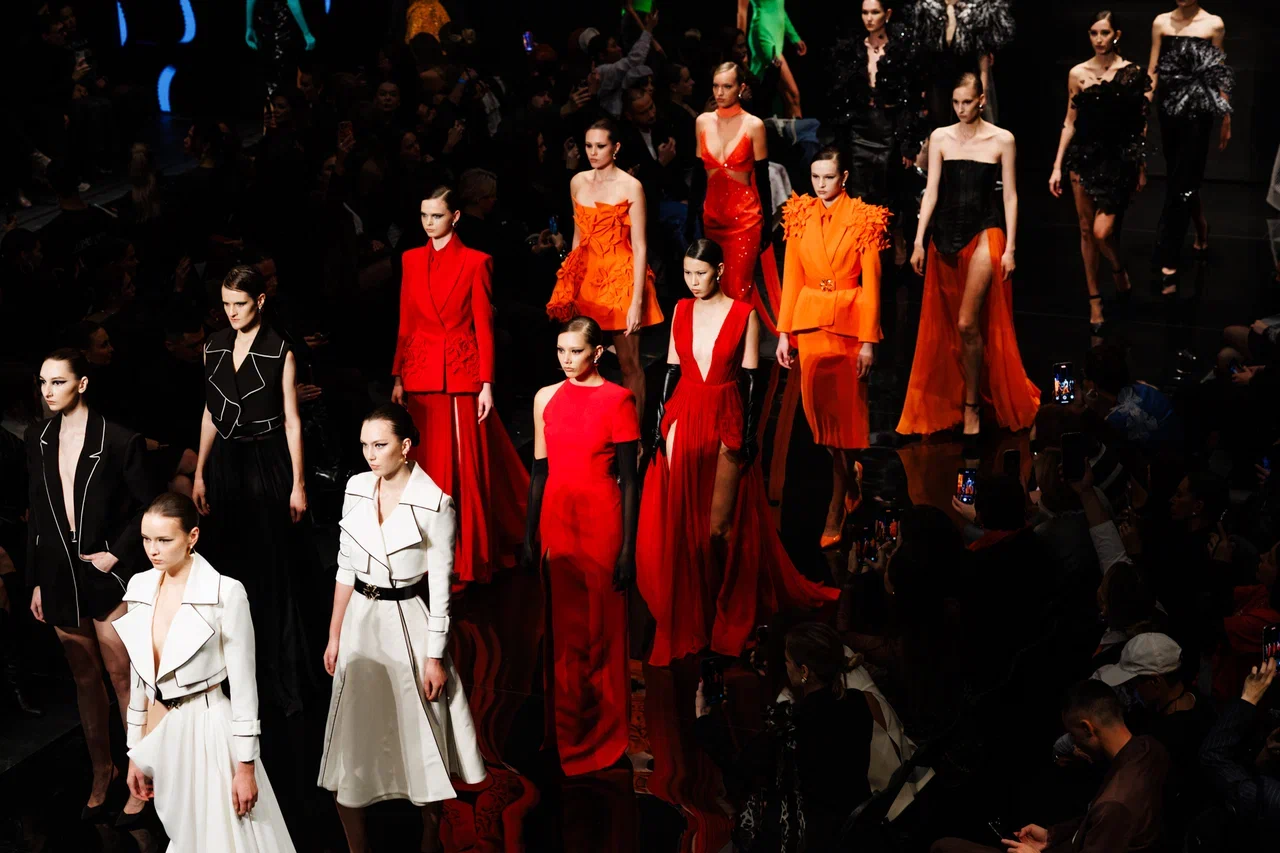 Модное событие: посетите St. Petersburg Fashion Week, выиграв конкурс от «Триколор» и канала Fashion & Lifestyle