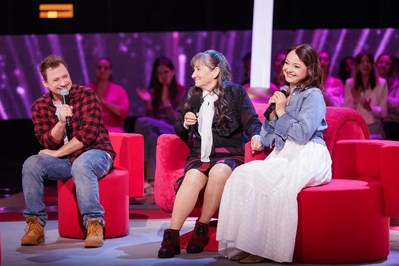 «Нагрешили так, что вообще»: Валентина Рубцова и Андрей Гайдулян устроили танцы в кровати в шоу «Конфетка» на ТНТ