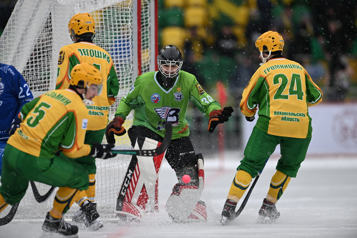 «Динамо» в Хабаровске, «Водник» играет в Красноярске, «Кузбасс» едет в Киров: 6-й тур чемпионата России по хоккею с мячом на каналах «Триколор Спорт» и «Хоккей ТВ»