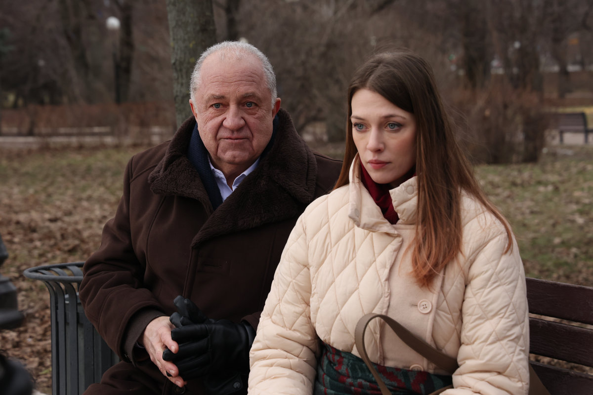 За фасадом богатой жизни: на канале «Россия 1» стартует показ нового сериала «Омут» с Александрой Никифоровой