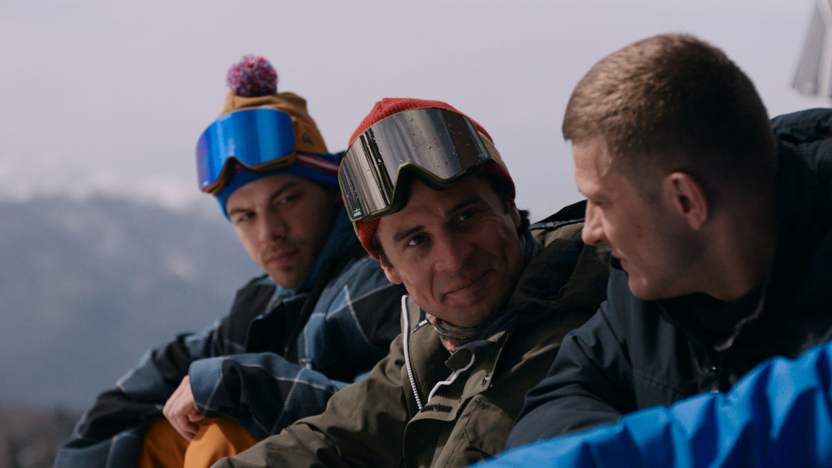 Авантюрная комедия на высоте гор: смотрите премьеру сериала «Красная Поляна» в Сети