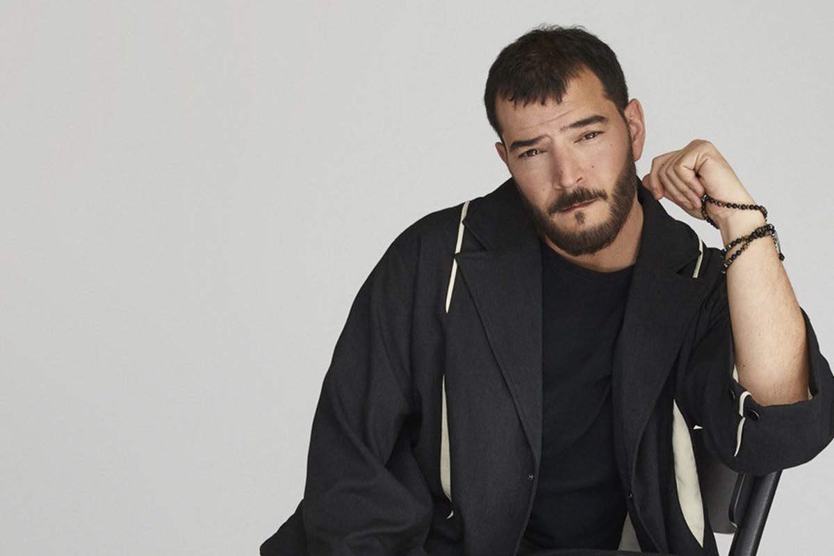 Турецкая звезда Бурак Озчивит везет в Россию свой первый спектакль «Самая красивая девушка Стамбула»