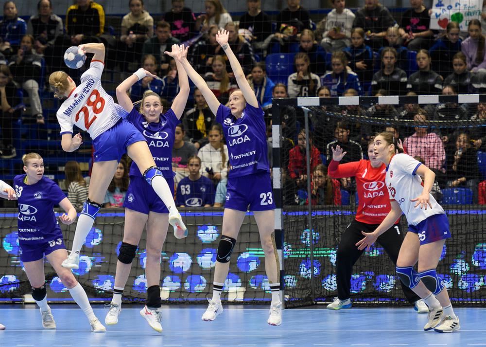 Девушкам Тольятти нужно чудо: третий полуфинал женского чемпионата России по гандболу ЦСКА – «Лада» на канале «Мяч»