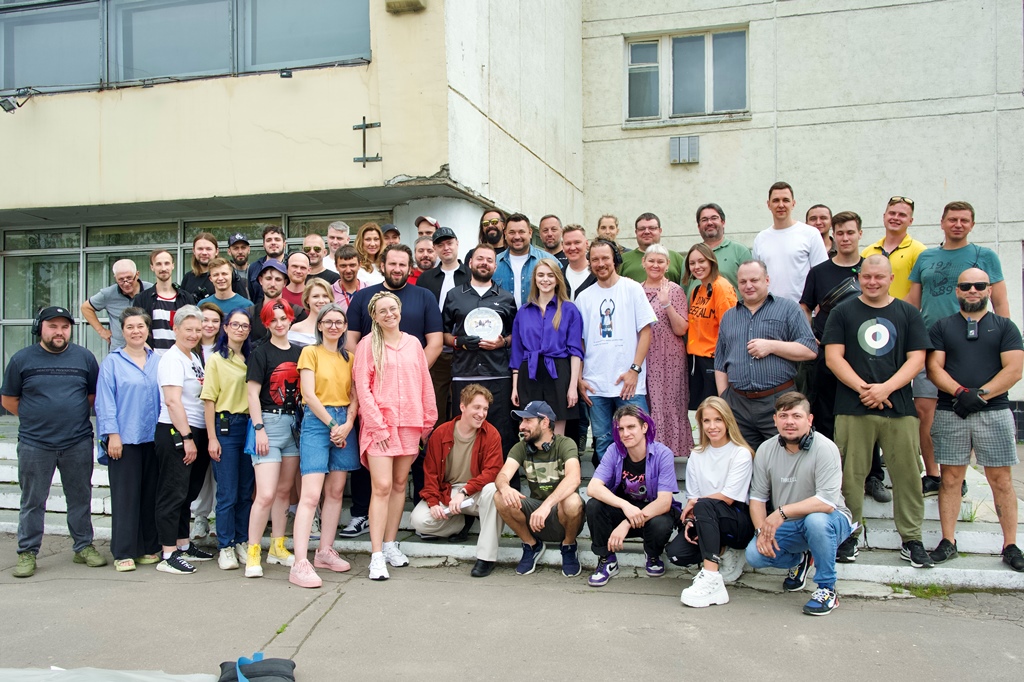 Ностальгия по видеосалонам и кино 80-х: компания Сергея Жукова приступила к съемкам первого сериала для ТНТ «Камера! Мотор!»