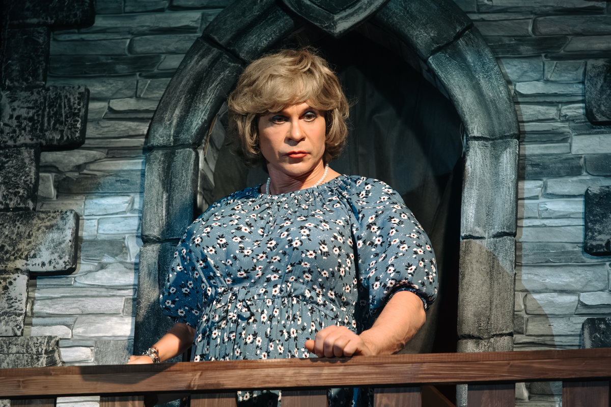 СТС покажет премьеру сериала «Как Деревянко Чехова играл»