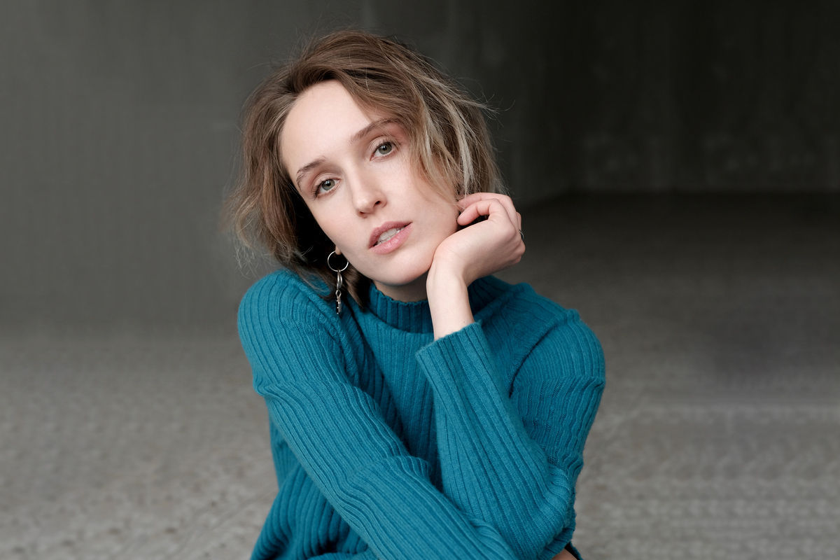 «Как чувствую – так и поступаю»: актриса Соня Ардова о «Женской версии», легендарной фамилии и мечтах