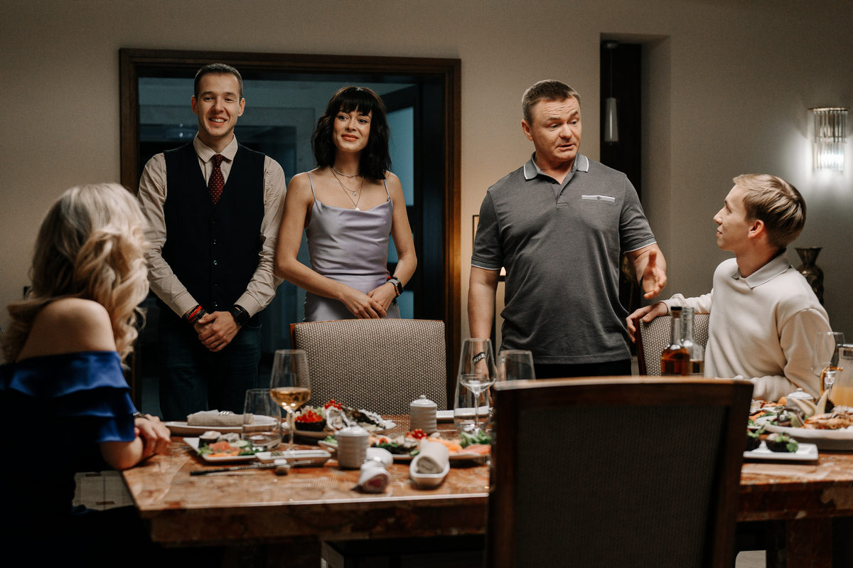 Счастье не в деньгах: в Сети выходит саркастическая комедия «Успешный»