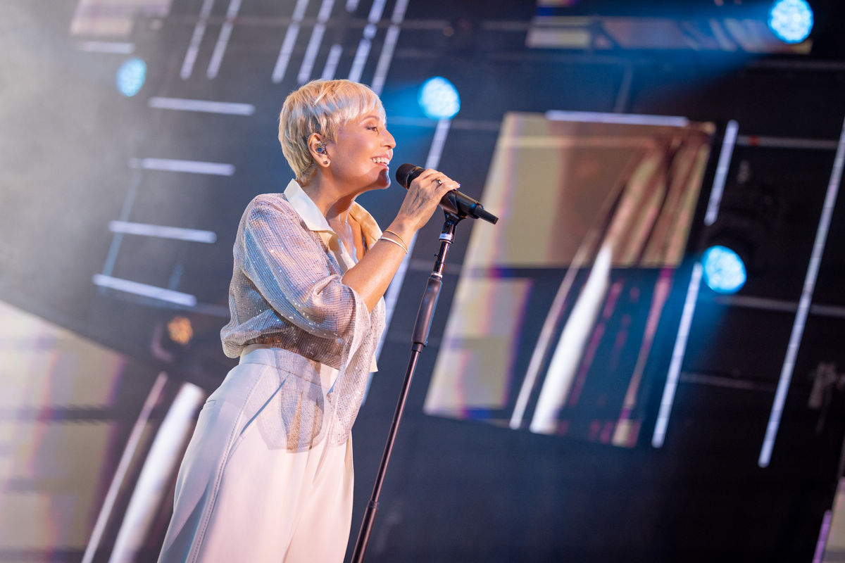 К 55-летию Анжелики Варум: НТВ покажет гала-концерт юбилейного семейного форума Леонида Агутина