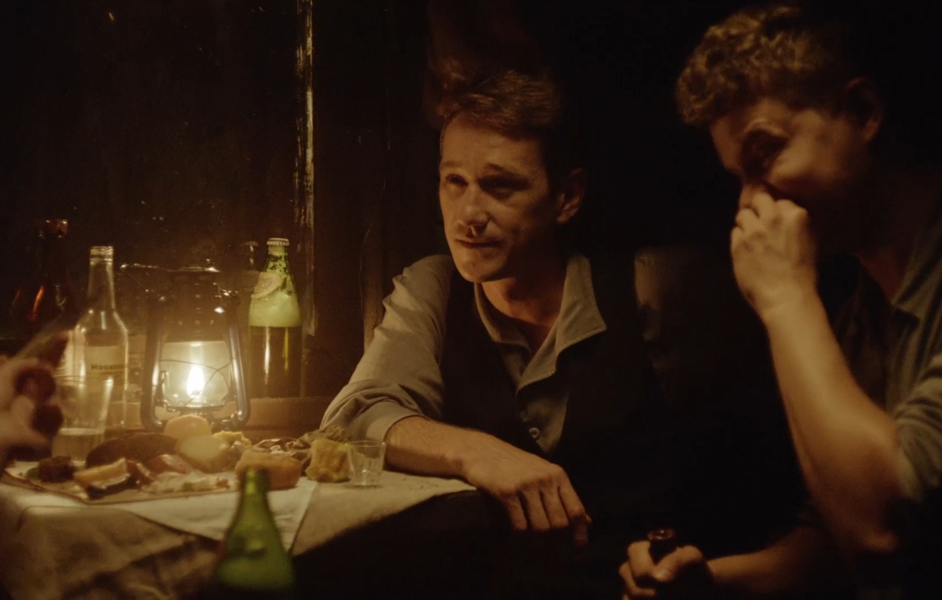 Устроиться в органы для ограбления: сериал «Подкидыш» на канале «День Победы» рассказывает историю бегства в Ленинград хитрого жулика Мишки 