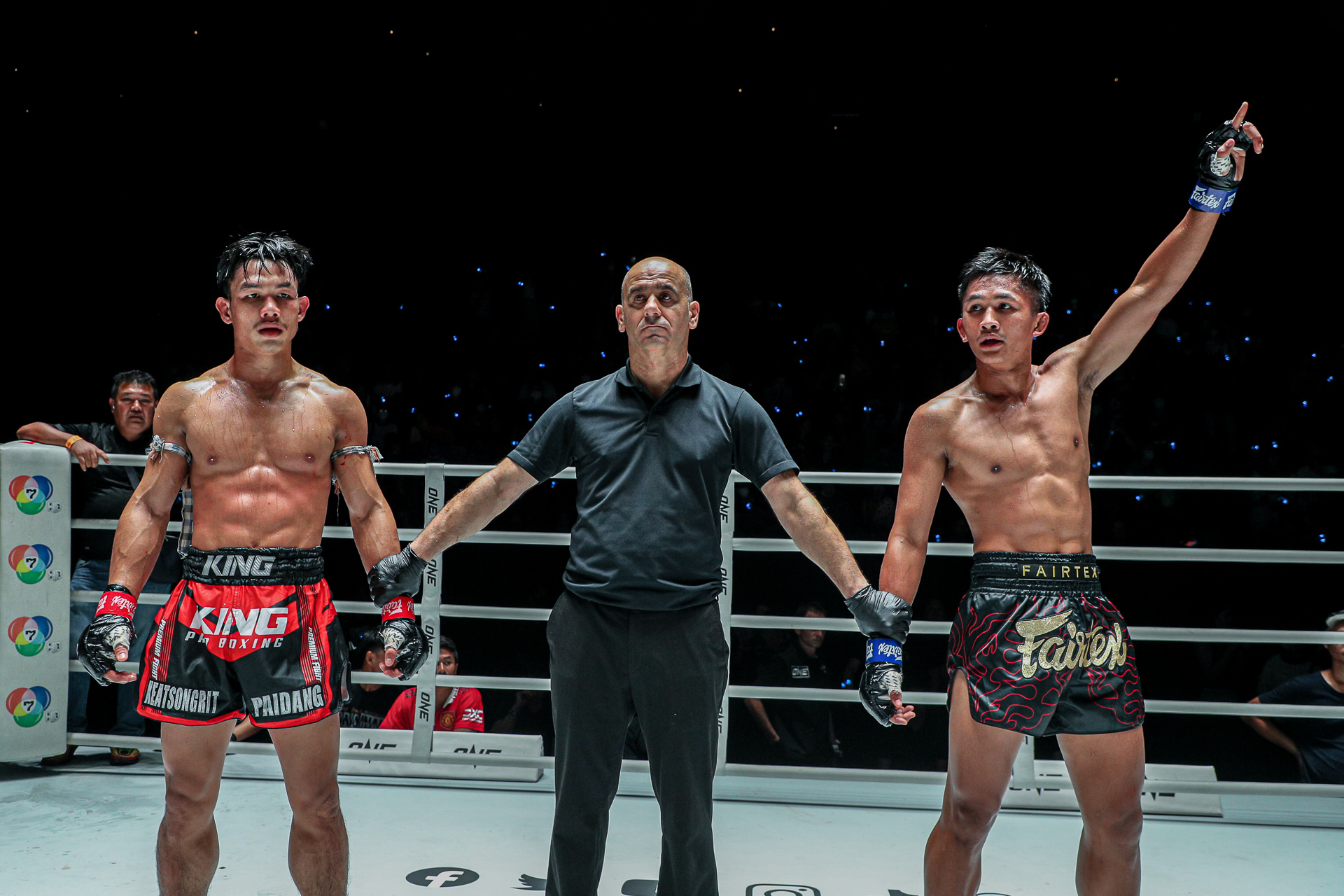 Джаосуайай против Киатсонгрита, Паршиков бьется с Ройлом: не пропустите пятничный турнир лиги ONE на канале «МАТЧ!»