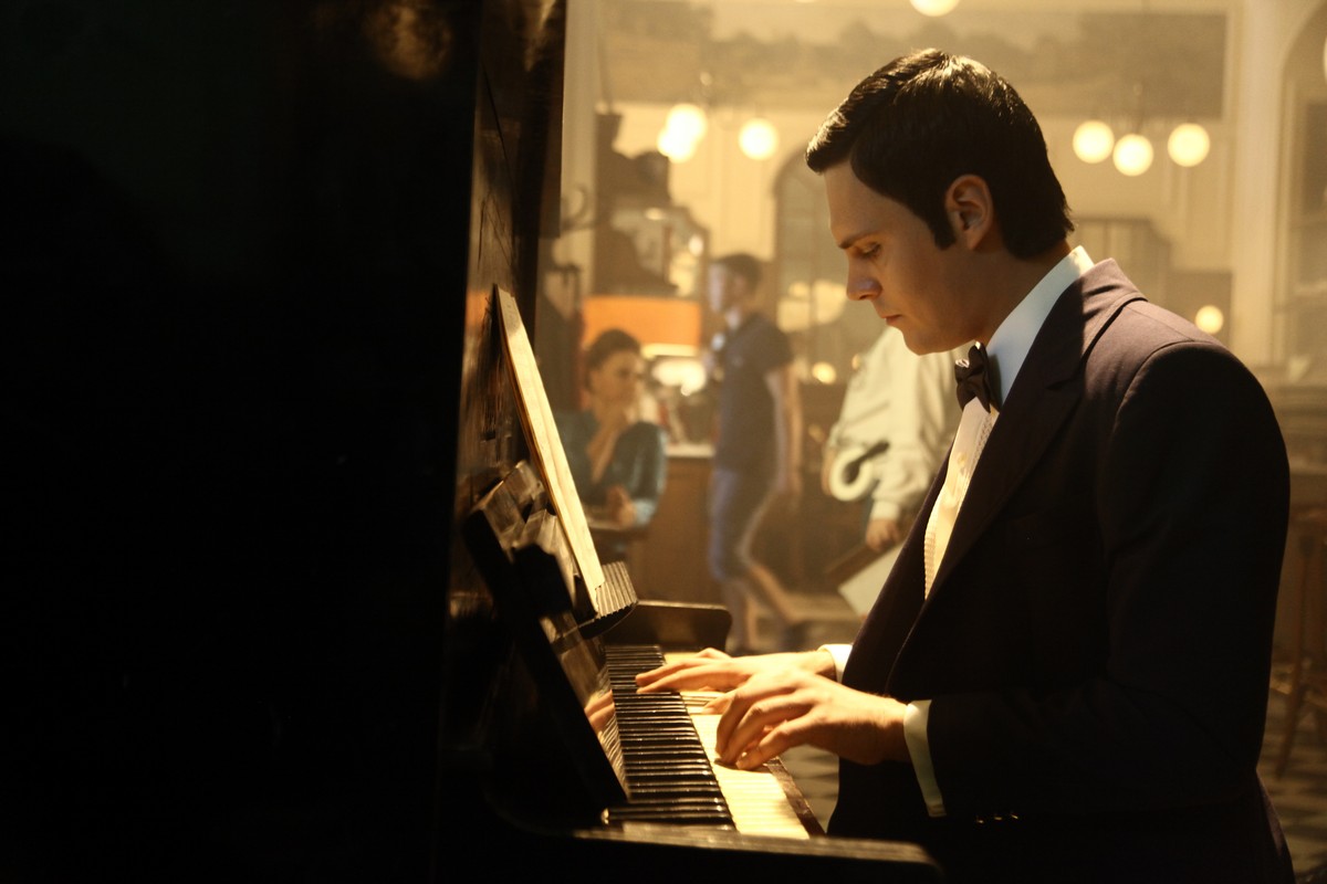 Смотрите на этой неделе: Первый канал начинает повторный показ сериала «Магомаев»