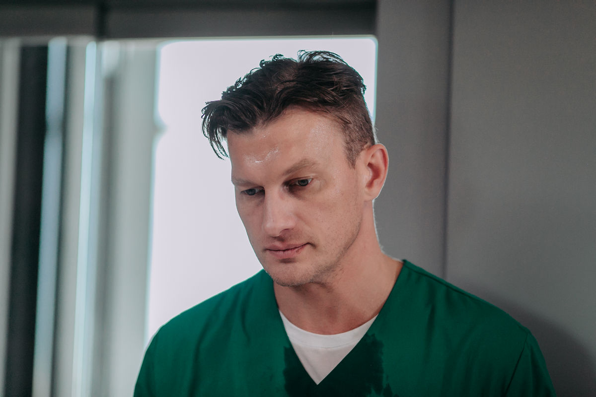 «Дело определяет человека»: актер Петр Рыков о странностях любви и «Дожде на исходе лета»  канала  «Россия 1»